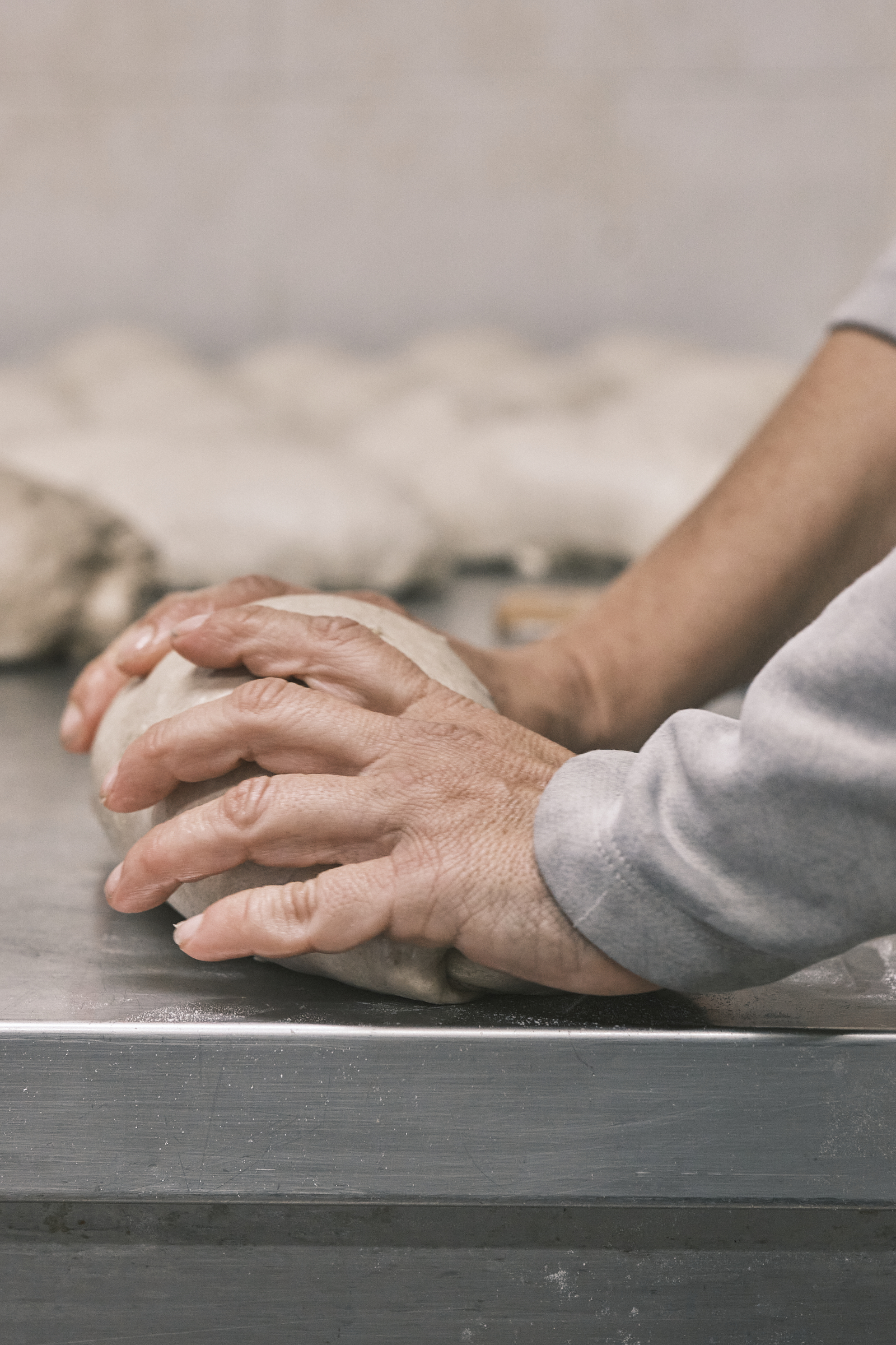Lavorazione artigianale a mano del pane